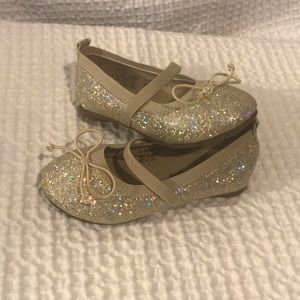 Kenneth Cole Reaction size 7 gold glitter flats